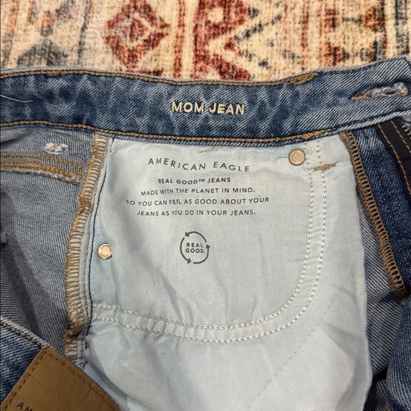 Women’s American Eagle Outfitters Mom Jeans - Picture 6 of 9